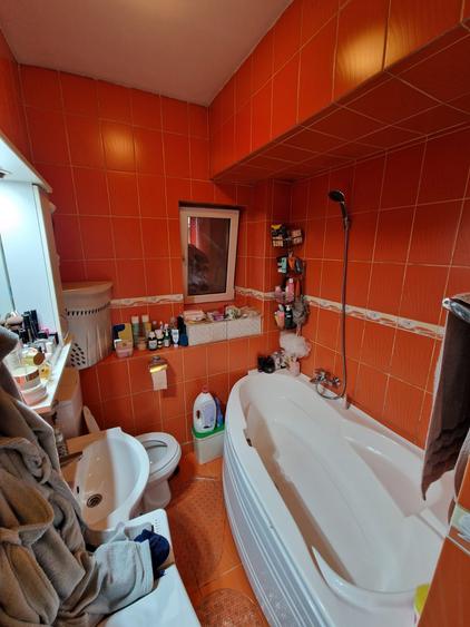Apartament 2 camere in Andrei Muresanu cu gradina,birou, si beci