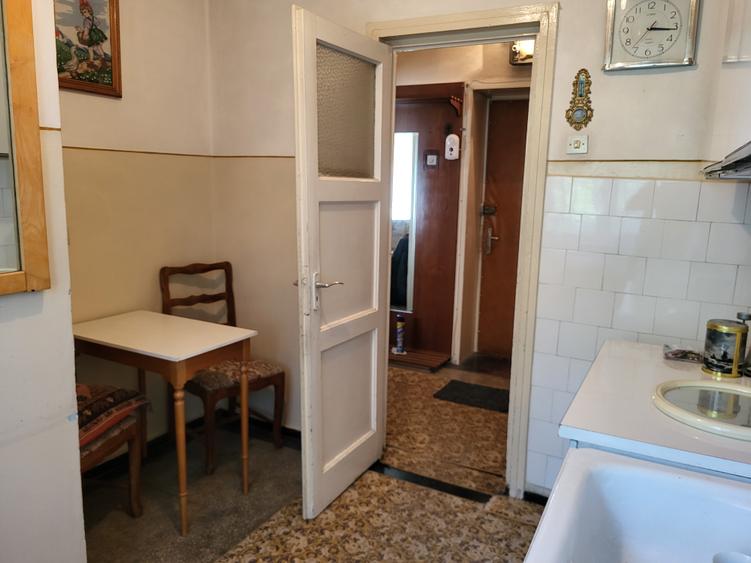 Apartament 2 camere, etaj 1, zonă gara Focsani.