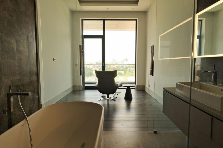 Penthouse Exclusivist cu Terase Generoase și Finisaje Premium în Inima Capitalei