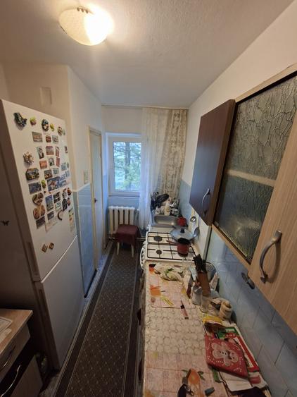Apartament cu 3 camere, etajul 2/4, zona Dacia
