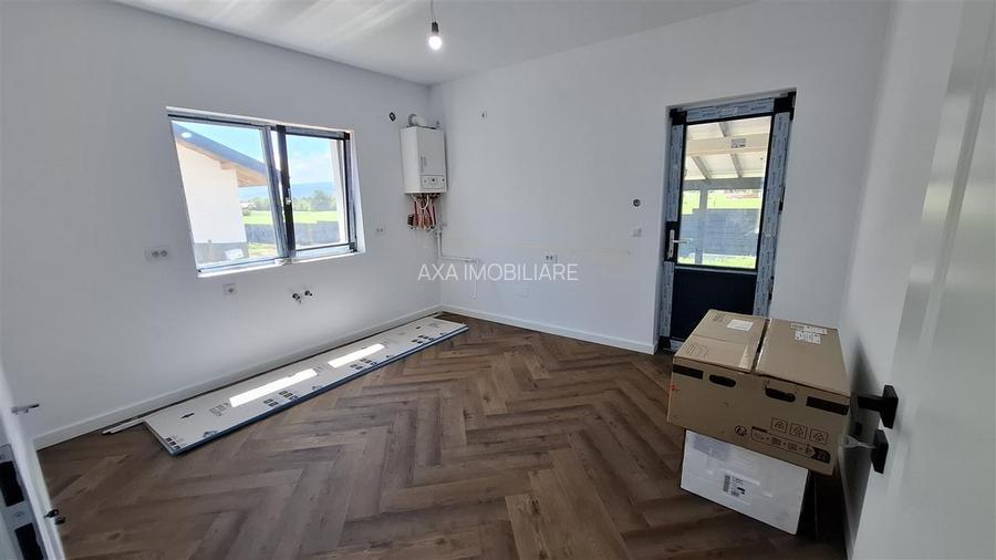 Casa Holboca 4 camere | 2 bai | Incalzire pard |Teren 465 mp | 0% Comision - 8