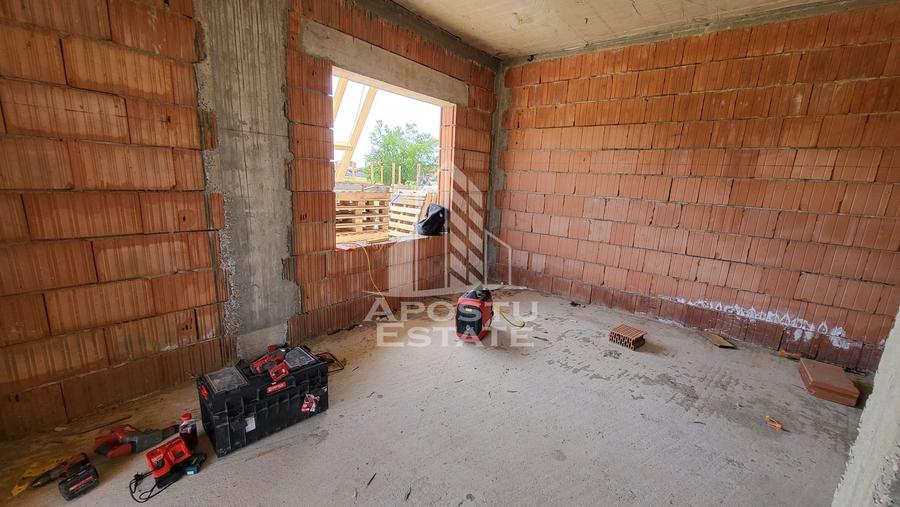 Jumatate de duplex la cheie,4 camere,constructie 2024 Mosnita Noua