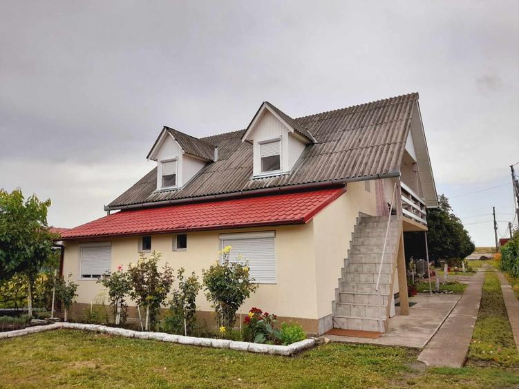 Complex turistic cu 2 cabane în stațiunea Tășnad de vânzare