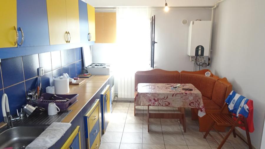 Vand  apartament de 3 camere decomandat in Deva, etaj 2, zona Micro 15,