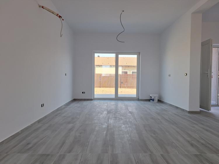 Casa individuala cu 3 camere in Sanandrei-la asfalt-toate utilitatile