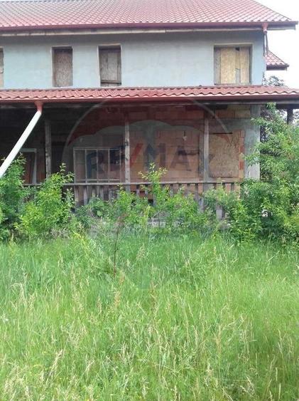 DE VANZARE Casă / Vilă cu 5 camere DOMNESTI