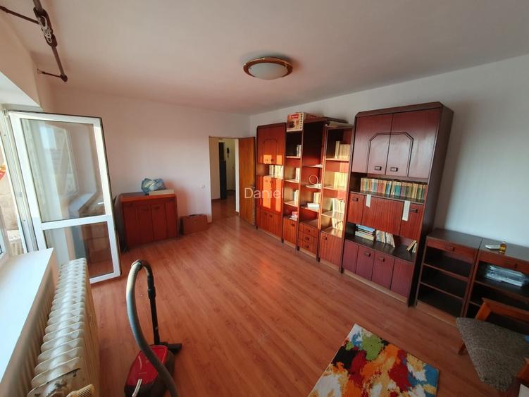PROPRIETAR vand apartament decomandat 4 camere, 2 bai, 2 balcoane. - 7