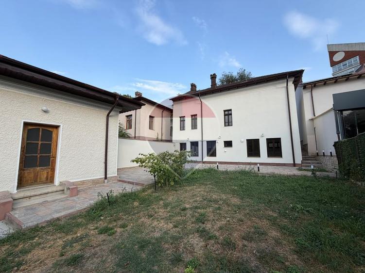 Casă pentru clinica beauty, restaurant, afterschool, Central, Slatina