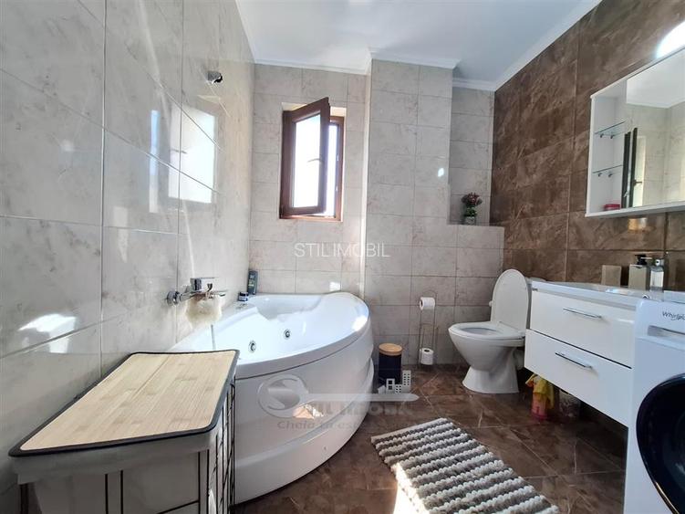 Apartament 3 camere decomandat, capat Cug Valea Adanca, bloc  2022, etaj 1, baie - 3