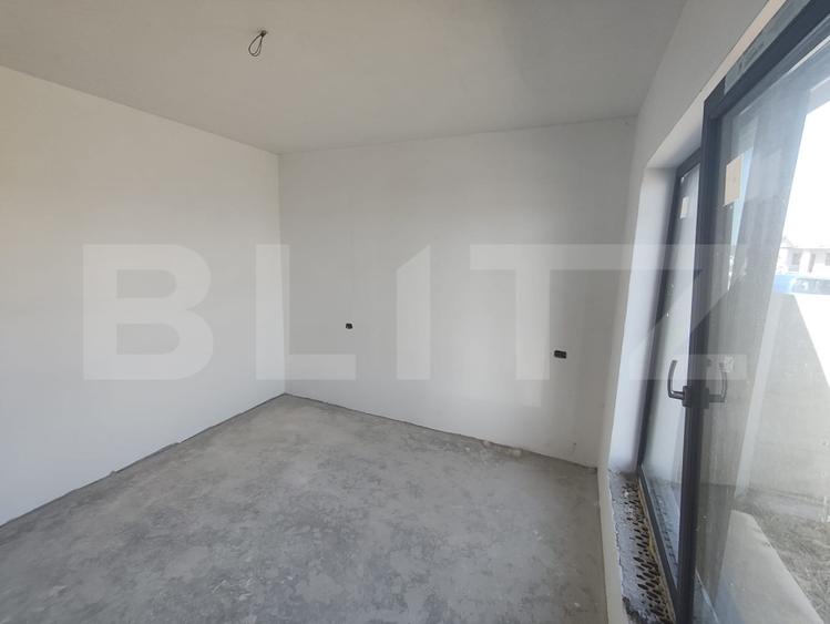 Casa noua in Santandrei , racordata la toate utilitatile si gard imprejmuitor