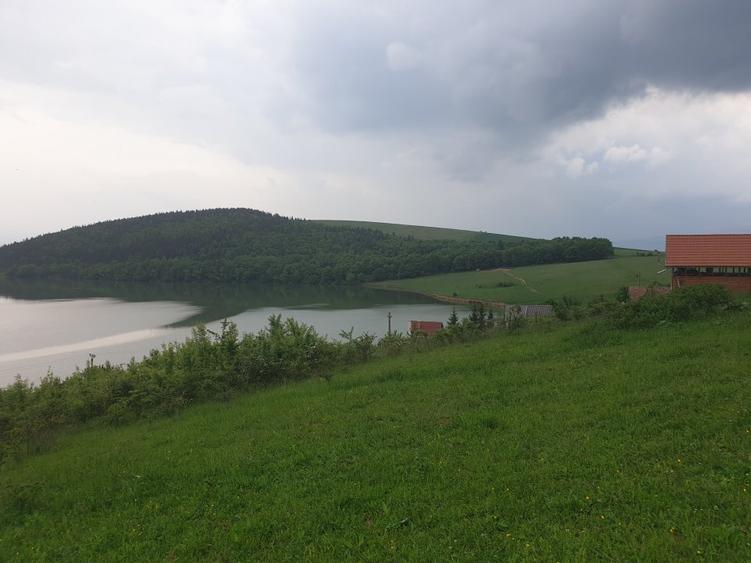 Proprietar vand Teren la Lac Padureni , Jud. Covasna