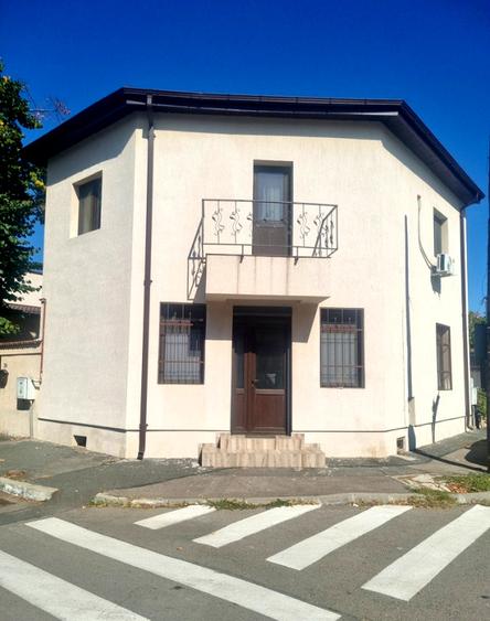 Casa de inchiriat/ Pretabila firma/ aproape de metrou
