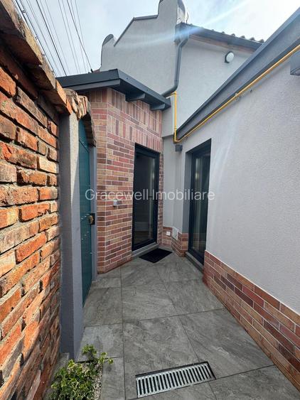 Apartament ultrafinisat două niveluri, 2 terase, semicentral, parcare,zona Paris - 9