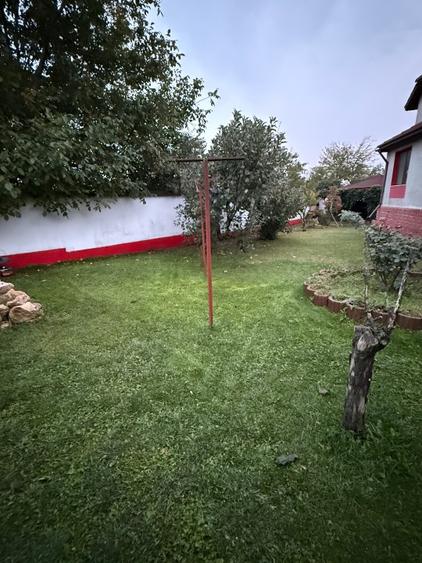 Proprietar vand locuință si teren
