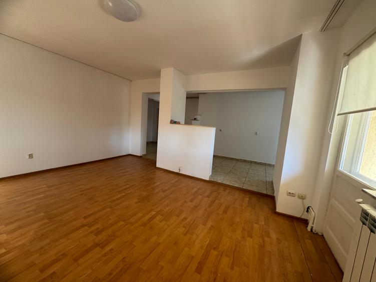 Oferim 3 camere nemobilate et 1