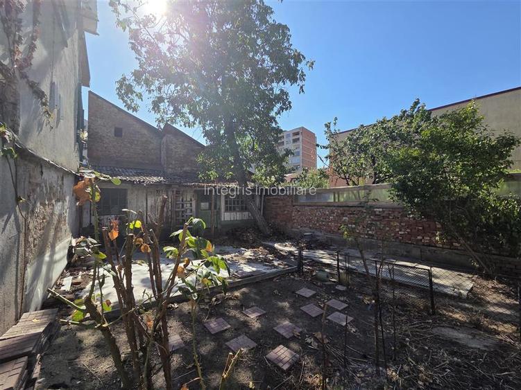Casa cu 4 camere,curte individuala,acces auto,,ultracentral,Oradea - 3