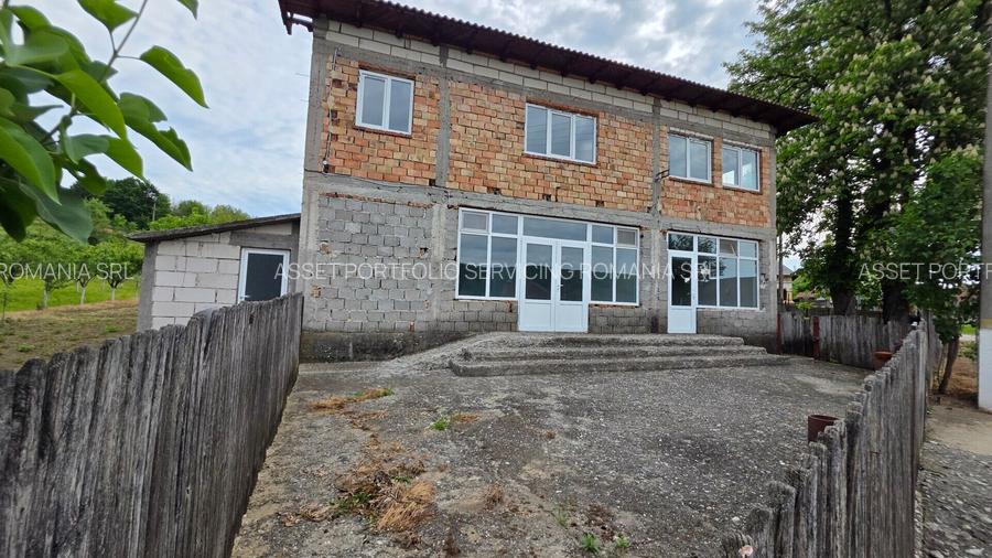 CASA/SPATIU COMERCIAL - GENUNENI - 18