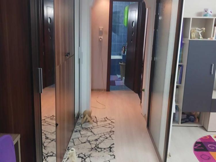 Apartament 2 camere, semidecomandat, Craiovita Noua