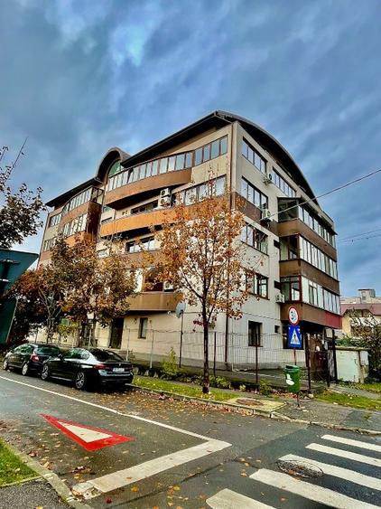 3 camere | 180 mp | 4 parcari/ disponibil,firma, cabinet arhitectura, avocatura