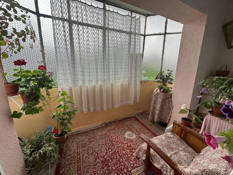 Proprietar vând apartament 3 camere, cartier Cornițoiu