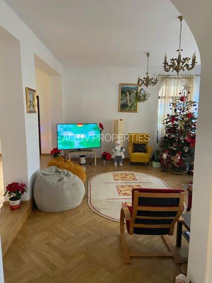 Resedinta deosebita,constr 2012,parc Carol 10min,7 camere,7 bai,2 locuri parcare - 2