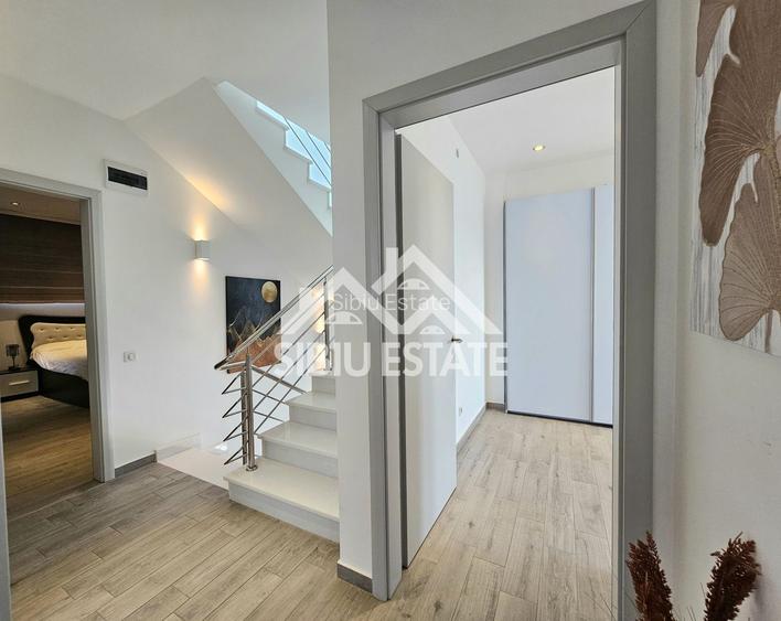 Casa moderna 6 camere 4 garaje teren mare