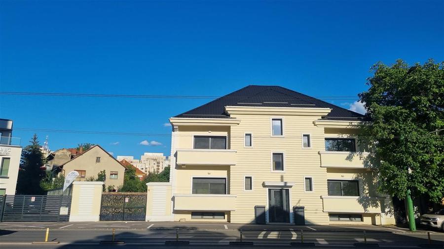 Vila - Bloc modern de 11 camere zona Centrul Civic , Onix