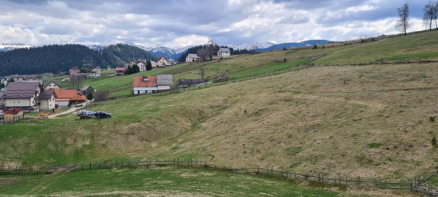 Teren Intravilan de Poveste în Fundata 3.694 mp și 4.793mp