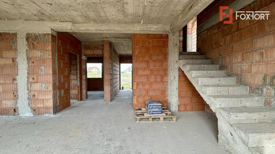 Duplex cu 4 camere si teren de 372 mp - zona Sanandrei