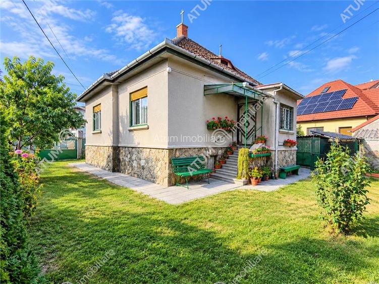 De vanzare casa cu 3 camere pivnita garaj si 508 mp teren in Sibiu - 2