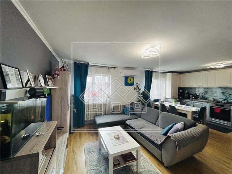 Ap cu 3 camere, 81 mp utili, tip mansarda, Zona Cedonia