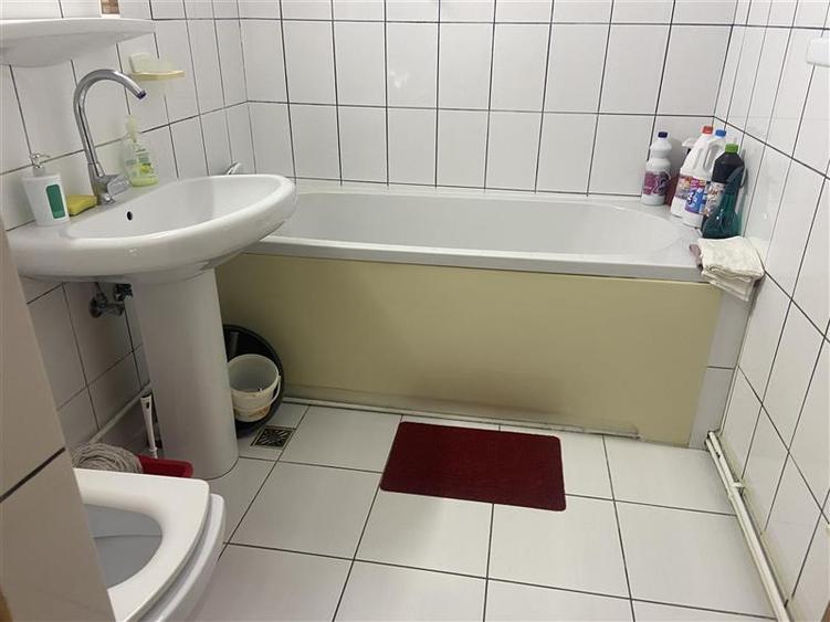 Apartament 3 camere Focsani ,zona strada Bucegi - Policlinica 2, etaj 1 3 , 2