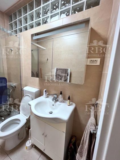 Spatiu birou pretabil si cabinet medical cu 2 parcari Semicentral