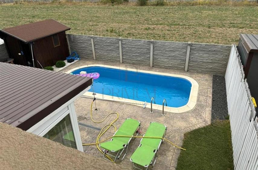 Duplex mobilat utilat - bucatarie inchisa - carport - piscina - canalizare