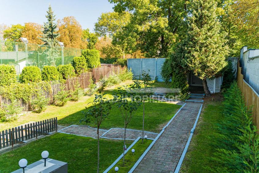 Casă de închiriat, Strada Republicii,  D+P+2E, curte proprie de 550 mp