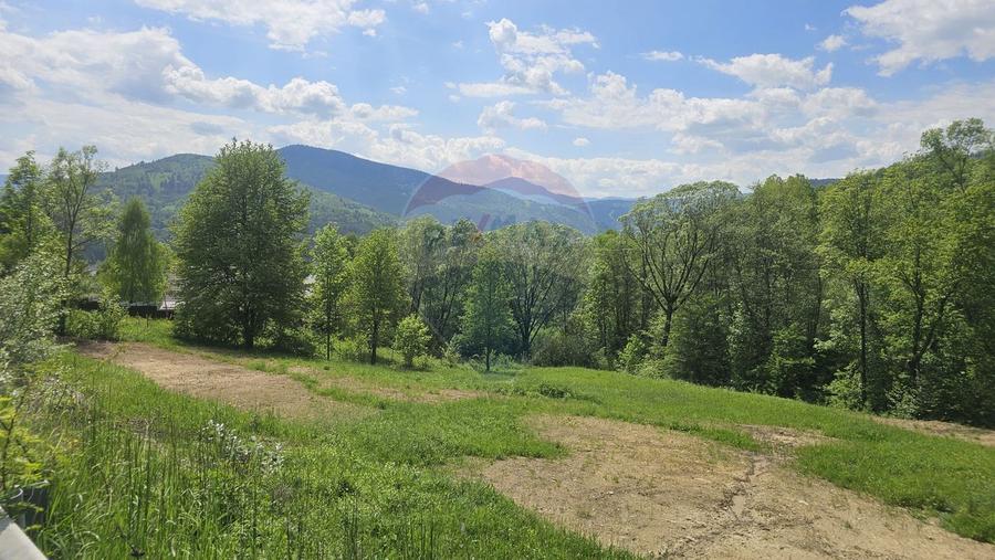 Teren de vanzare cu vedere la Ceahlău și Lacul Bicaz