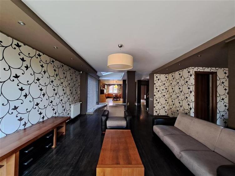 Casa Insiruita, 320 mp utili, situata in cartierul Buna Ziua!