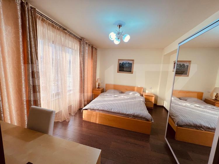 Casă 8 camere, 404 mp, zona Lapus