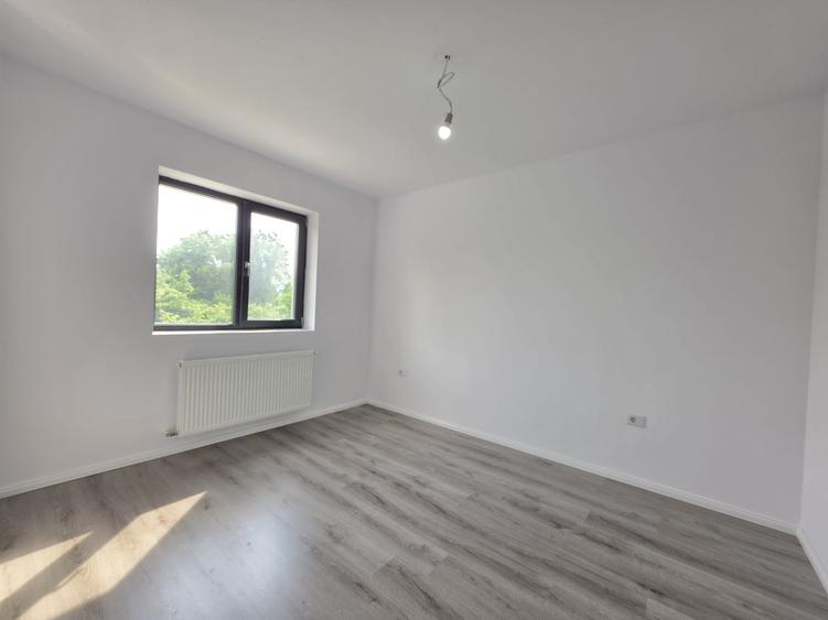 2 camere cu gradina mare in Comuna 1 Decembrie, Ilfov