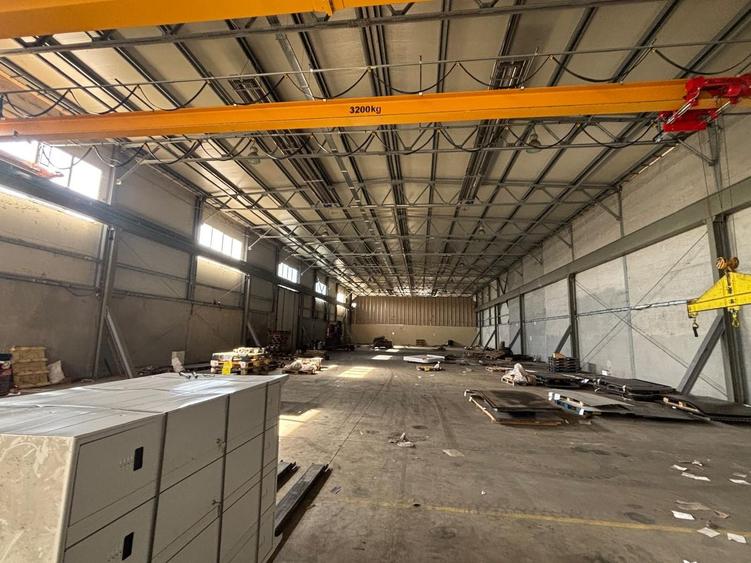 Depozit cu showroom de inchiriat de 1600 mp