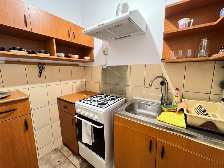 Apartament spatios cu 3 camere | 83 mp + veranda + curte | Ultracentral