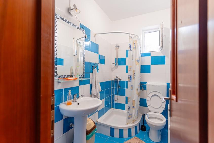 Casa 5 camere de vanzare