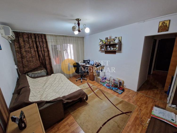 3 camere semidecomandat-mobilat/utilat-Zona Zimbru
