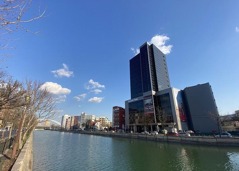 Spatiu comercial de inchiriat in Riverside Tower