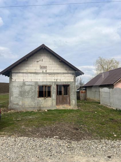 Teren cu casa de vanzare Tuglui, 2200 mp, aproape de padure