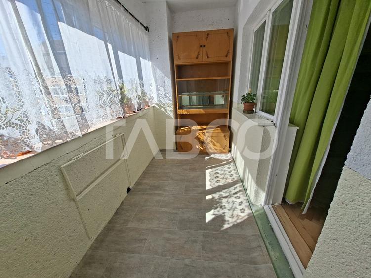 Apartament de inchiriat 2 camere zona Strand etaj 3 bucatarie separata