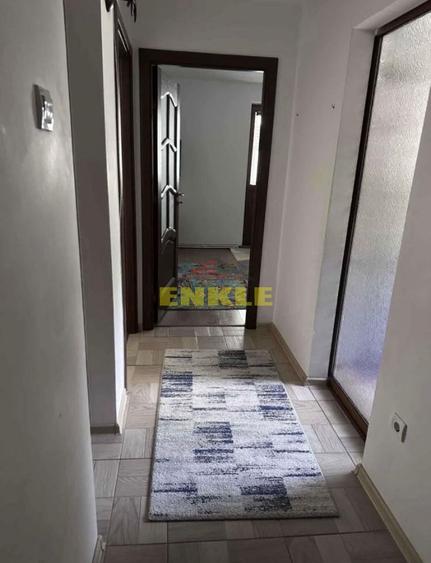 De vanzare apartament cu 2 camere, zona Scolii 7.