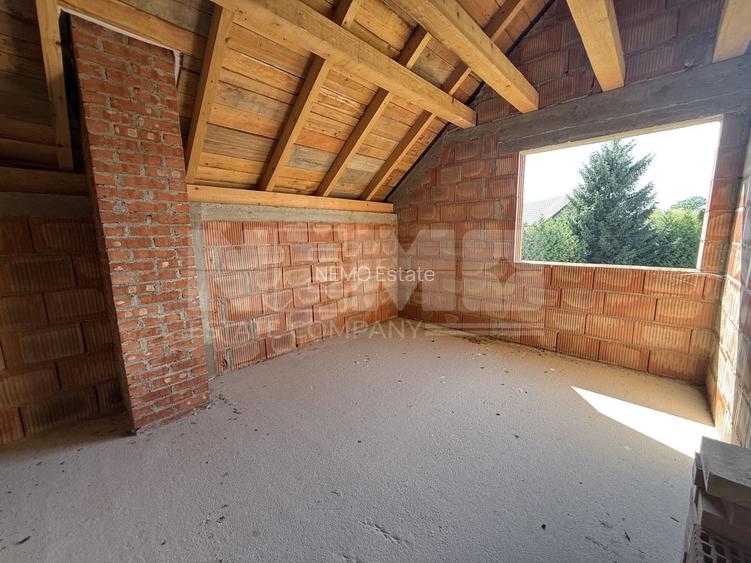 Casă de vânzare la roșu  | 220 mp | 1.200 mp teren - 9