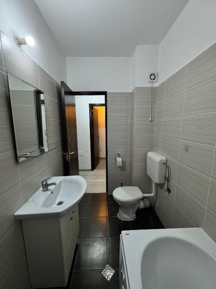 Garsoniera mobilata si utilata la etajul 1 in bloc cu lift