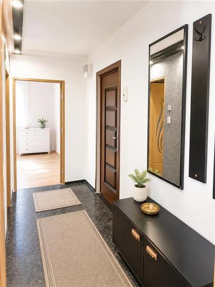 Structura decomandata, mobilat si utilat, 60mp, etaj 1, Central, Brasov
